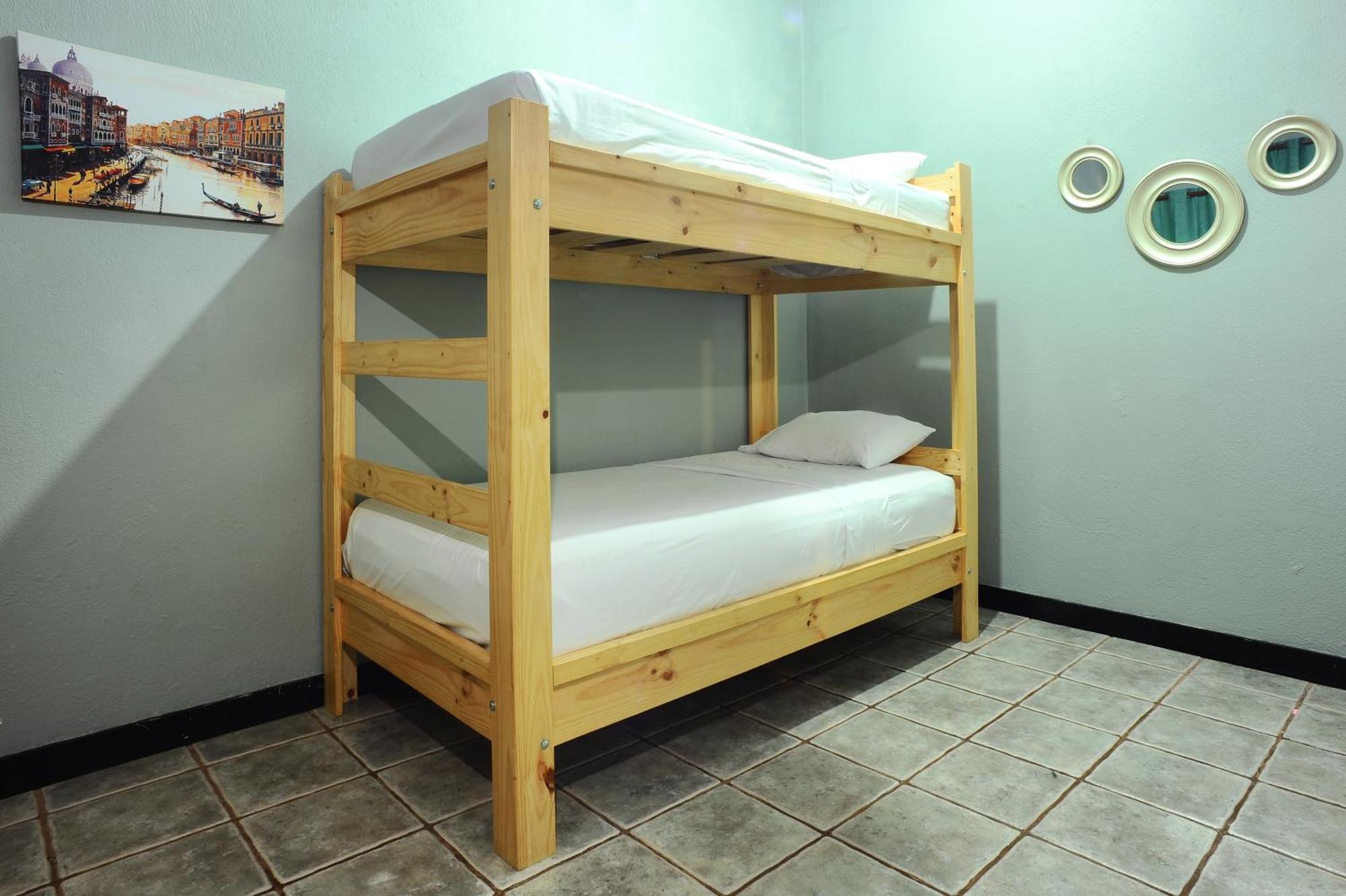 Private Fully Furnished Home At Wide Mouth Frog Hostel Quepos Exterior foto