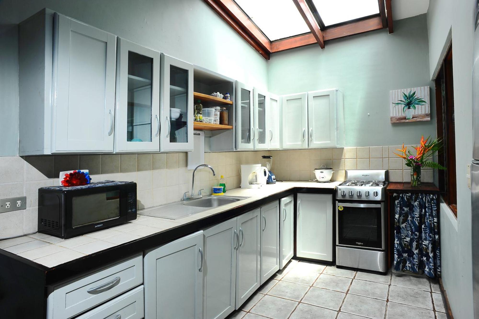 Private Fully Furnished Home At Wide Mouth Frog Hostel Quepos Exterior foto